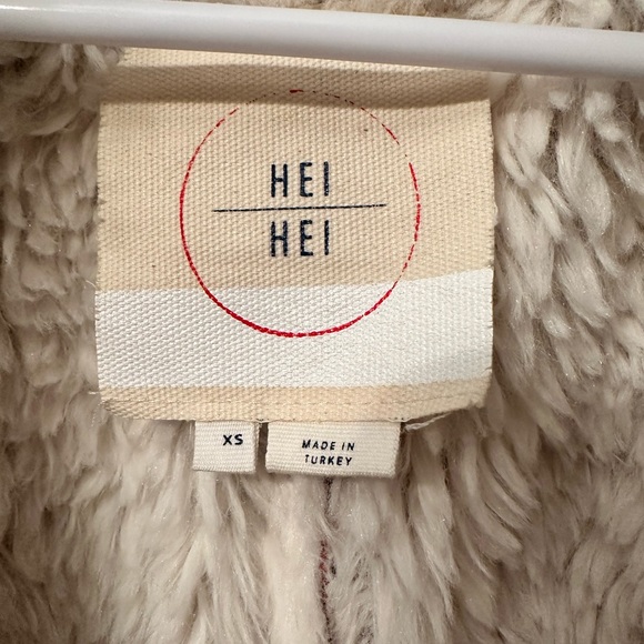 Super warm, comfy vest from anthropology! Cute with any outfit. - Picture 5 of 5